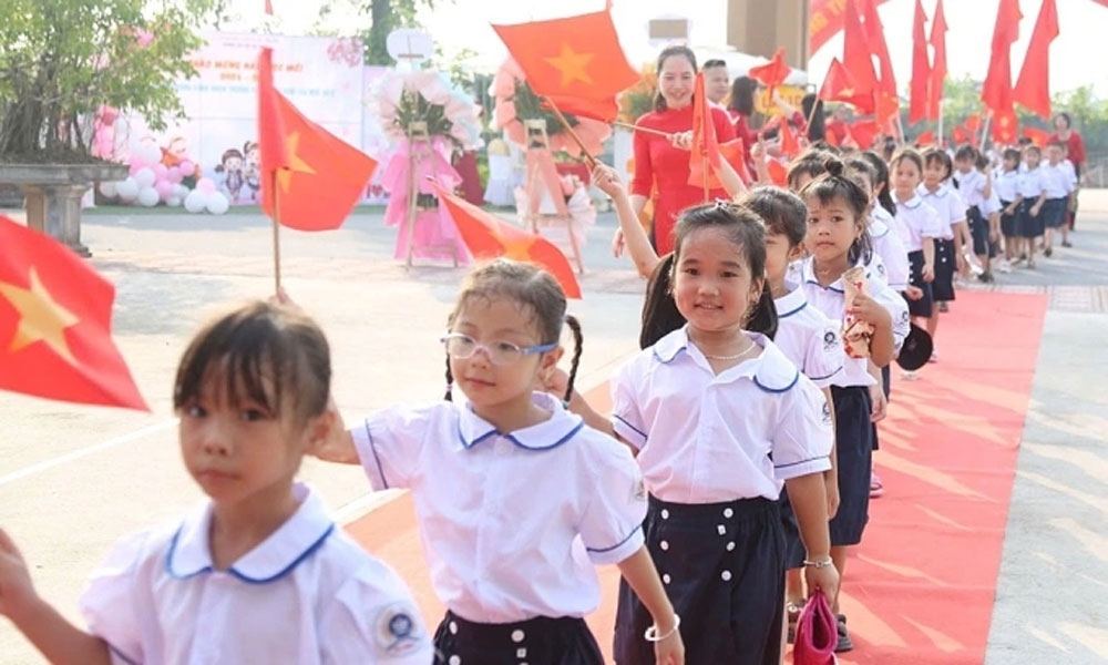 Vietnamese students rank top in Southeast Asia for math, reading, and writing